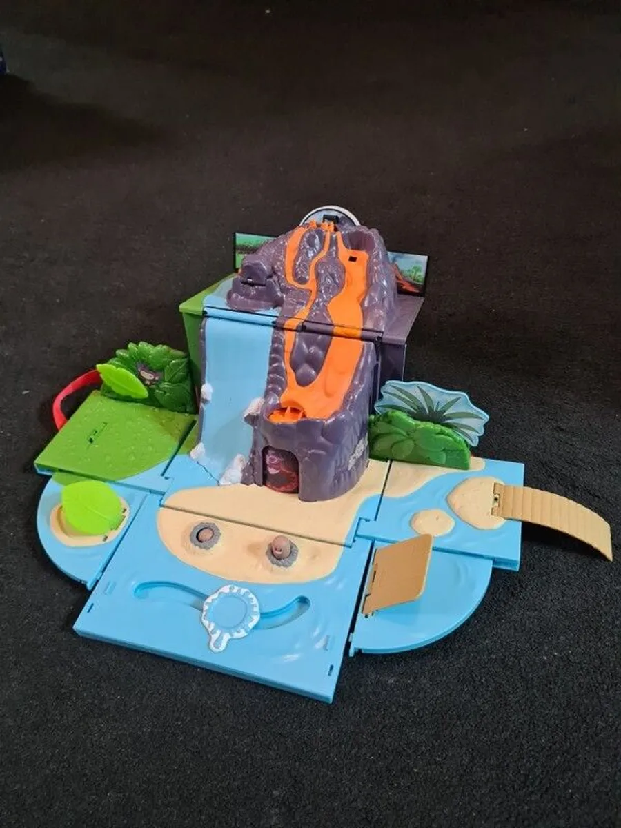 Pokemon Carry Case Volcano Playset - Image 1