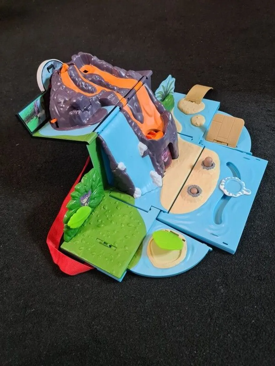 Pokemon Carry Case Volcano Playset - Image 2