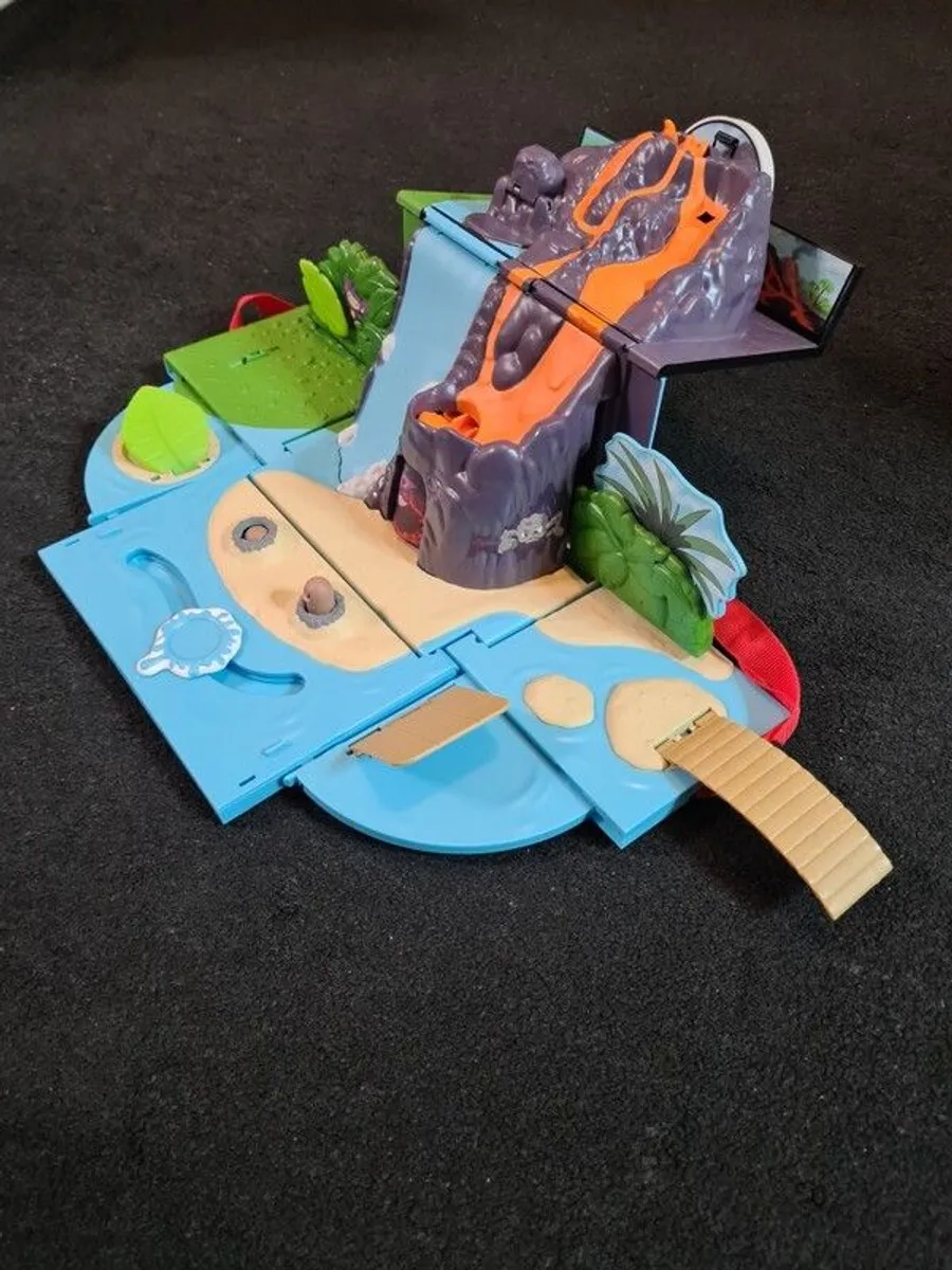 Pokemon Carry Case Volcano Playset - Image 3