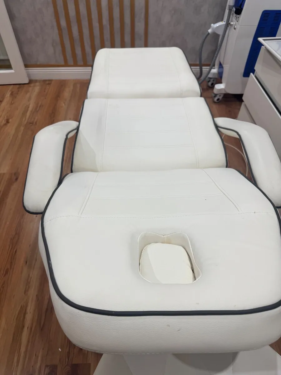 Electric Adjustable Beauty / Treatment Bed - Image 2