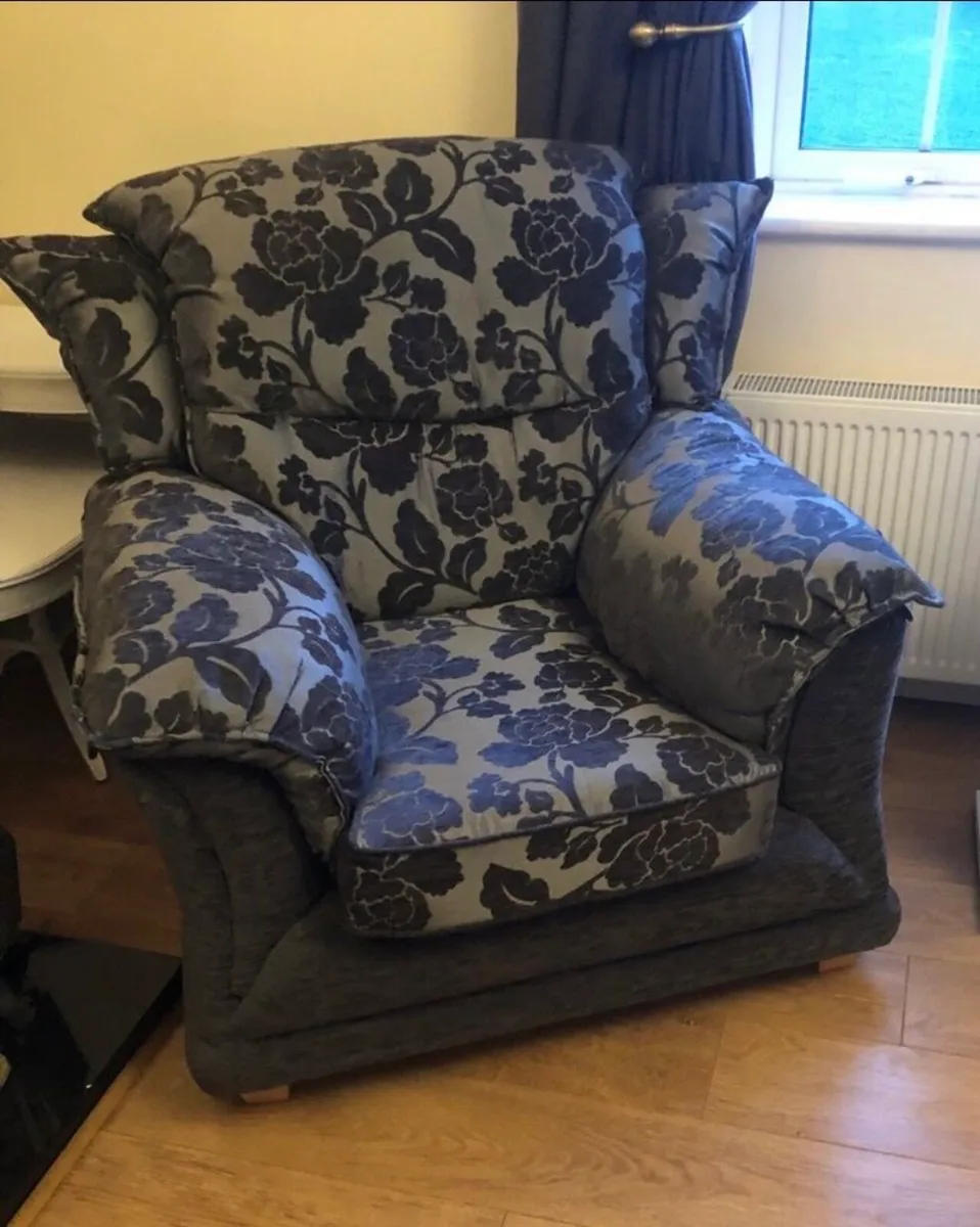 Grey sofa and two armchairs excellent condition - Image 2