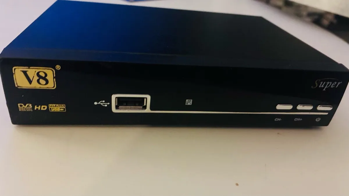 V8 free to air box - Image 1