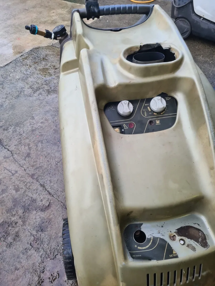 Comet industrial hot & cold pressure washer - Image 1