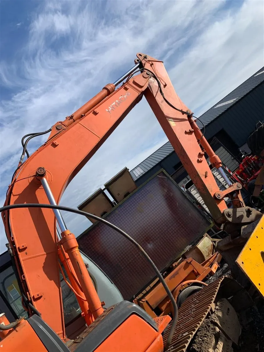 ZAXIS 130 EXECAVATOR - Image 2