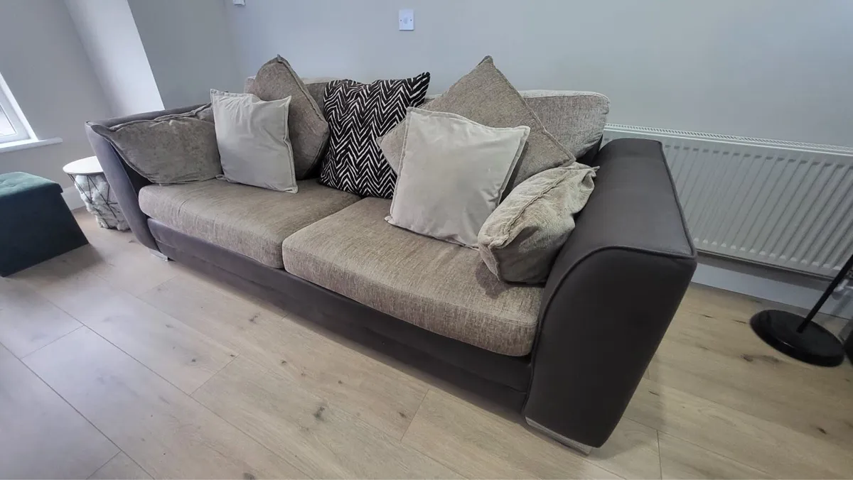 Three piece suite - Image 2