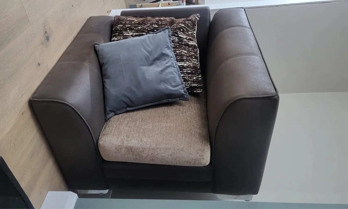 Three piece suite - Image 3