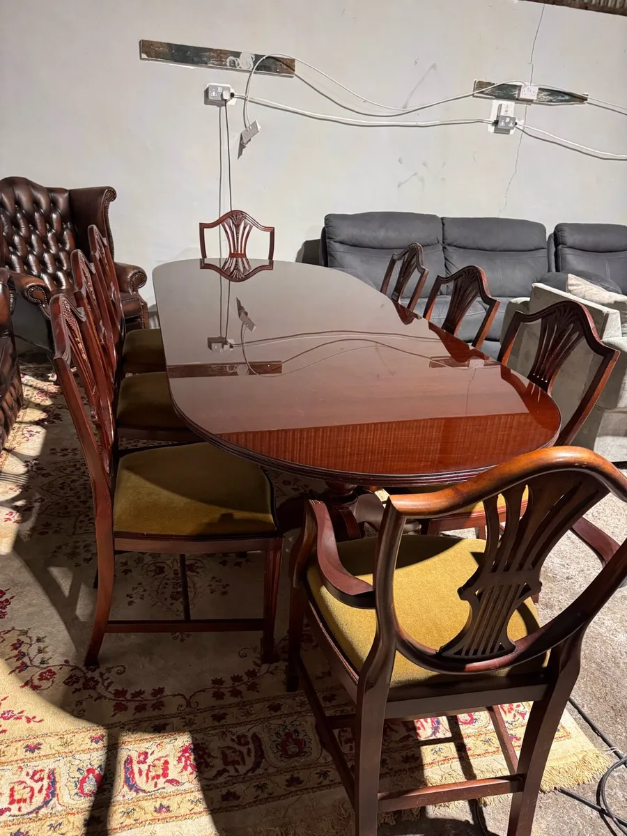 Mahogany dining table and 8 chairs - Image 1