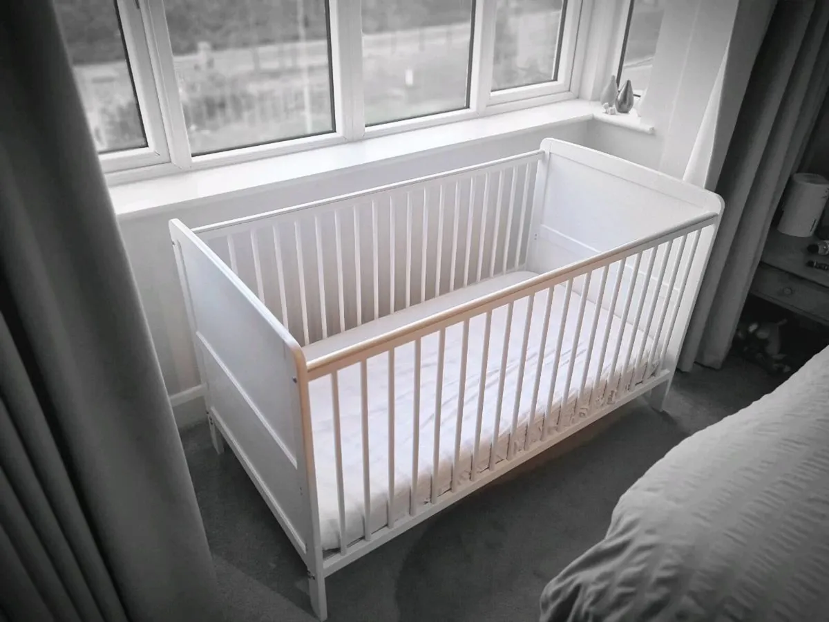 Cot new born-4yr - Image 1