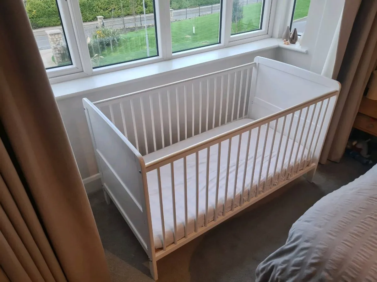 Cot new born-4yr - Image 2