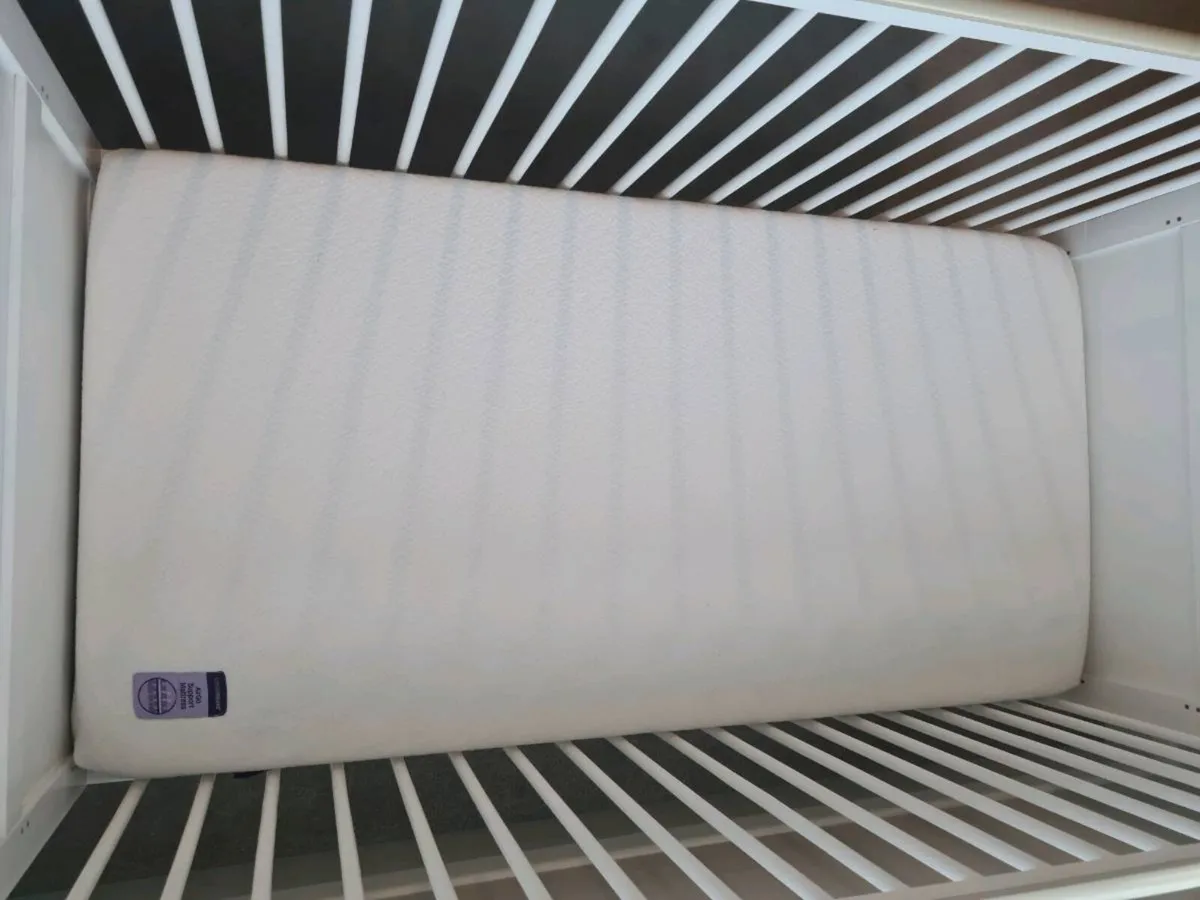 Cot new born-4yr - Image 3