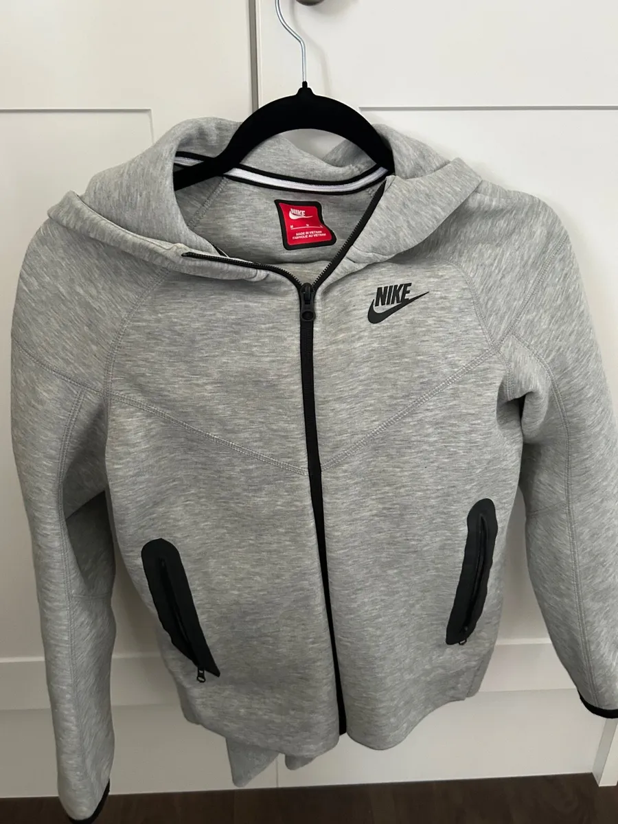 Nike tech fleece and jogger age 10 boy - Image 1