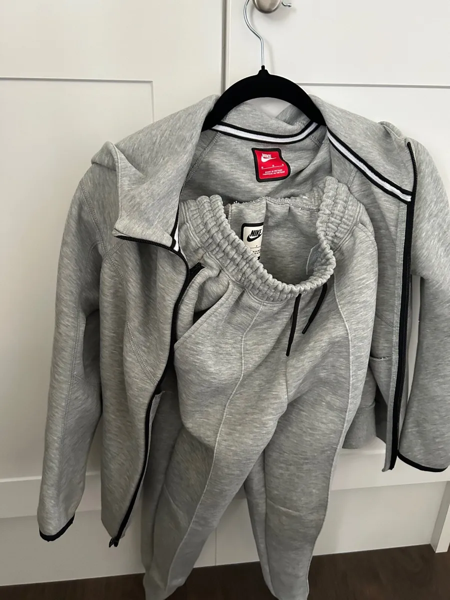 Nike tech fleece and jogger age 10 boy - Image 2