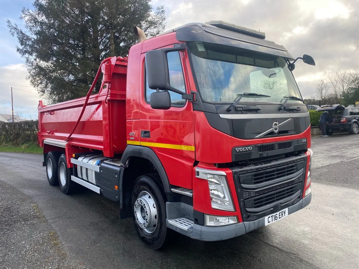 Volvo fm 6x4 tipper - Image 1