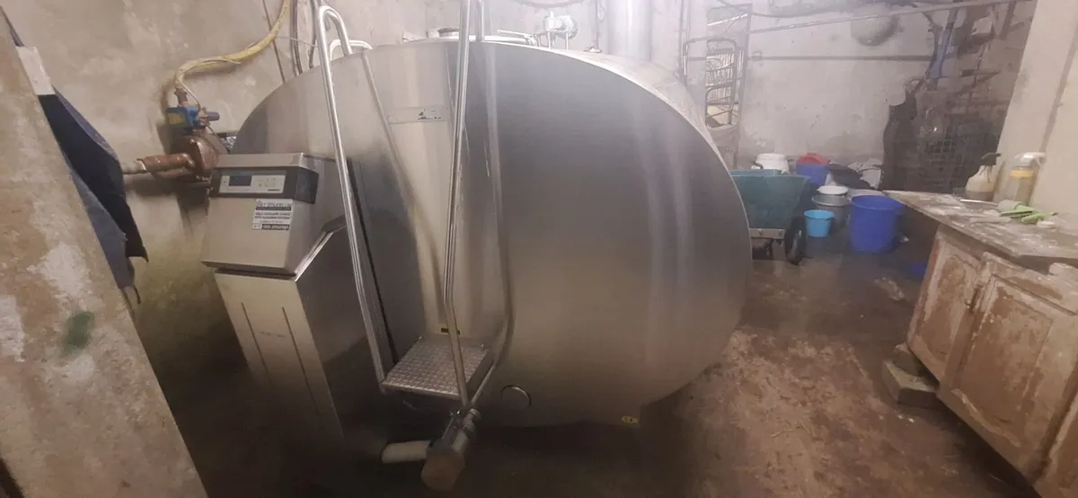 Mueller milk tank and automatic feeders - Image 1