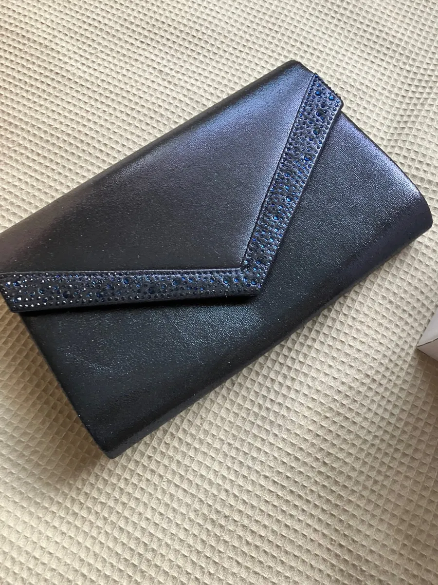 Headpiece ,sandals and matching bag - Image 3