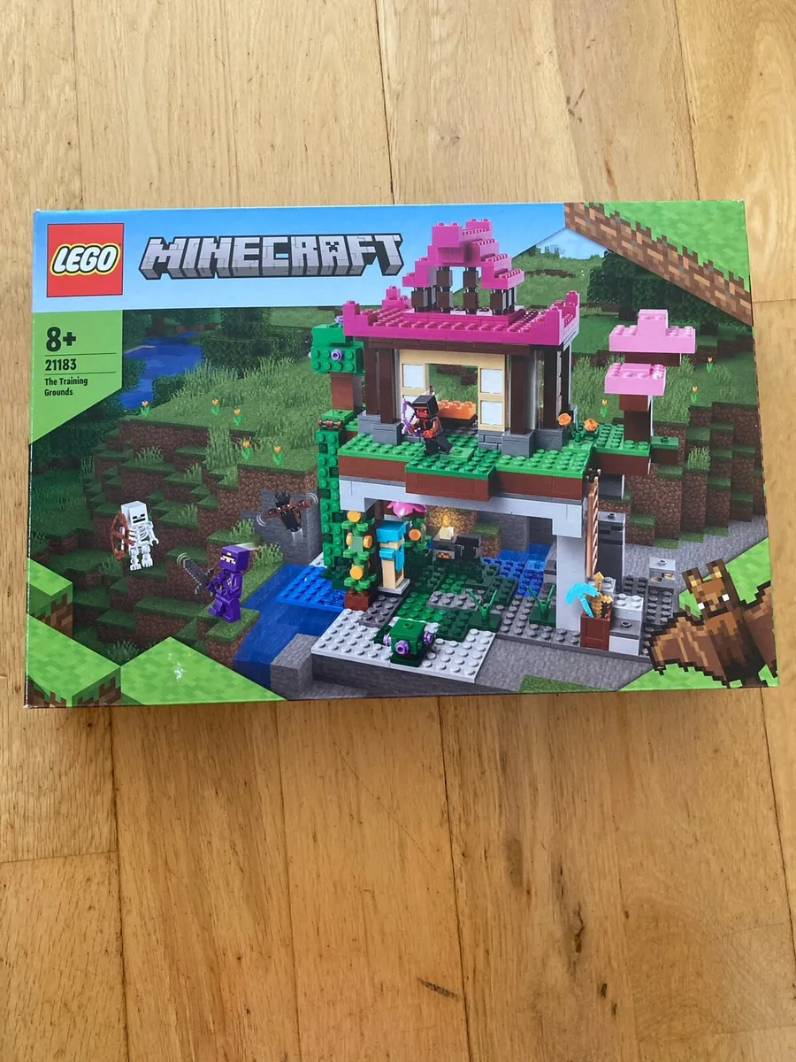 Lego Minecraft - 21183 - The Training Ground - Image 1