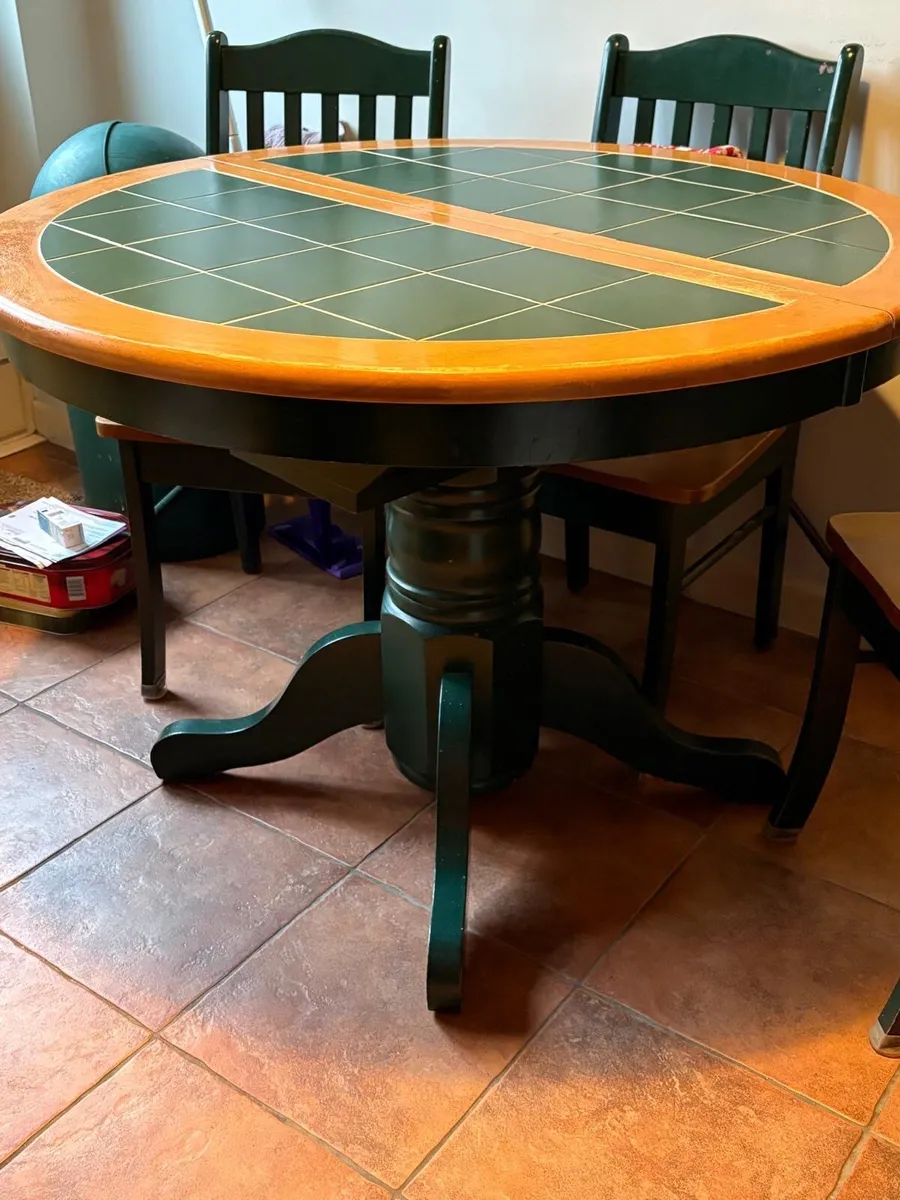 Table and 4 chairs - Image 2