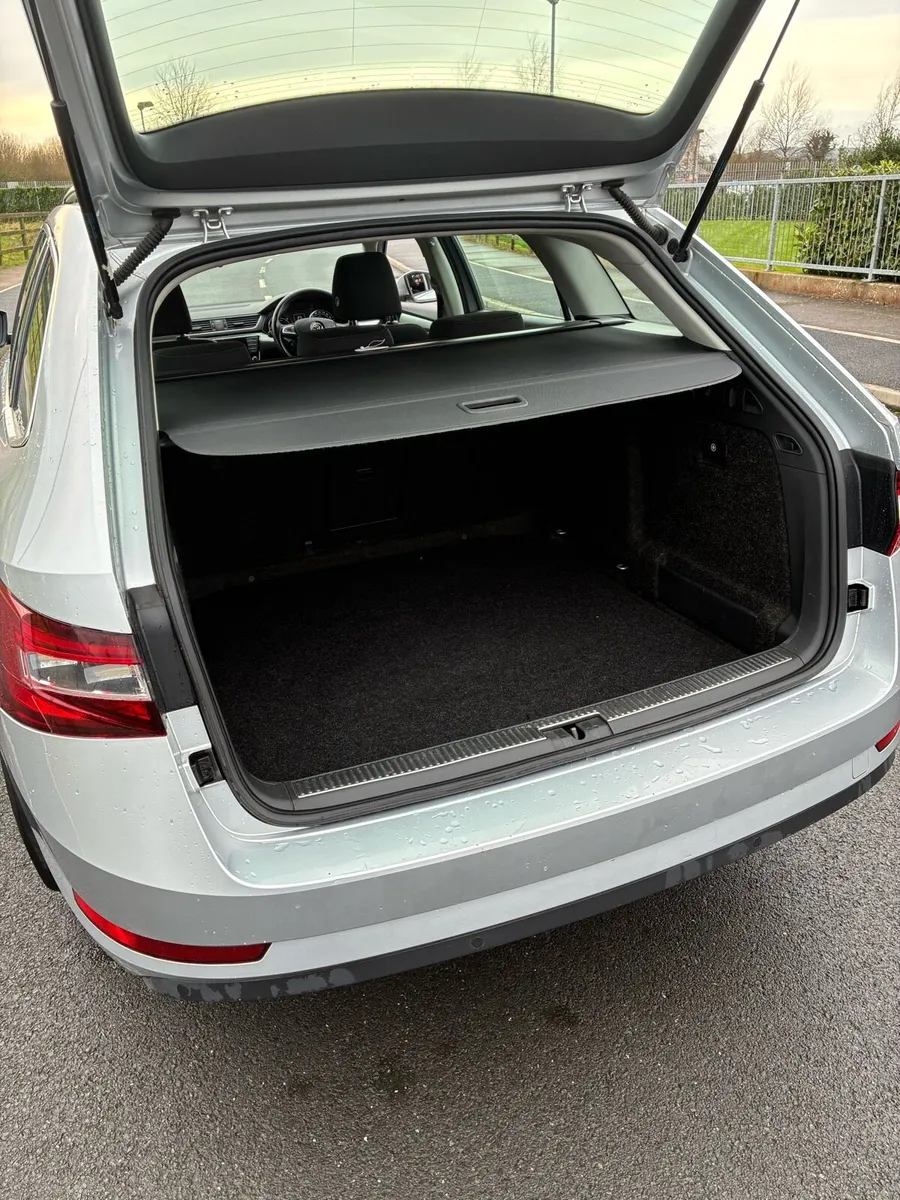 Skoda superb Estate 1.6 diesel  2016. - Image 3