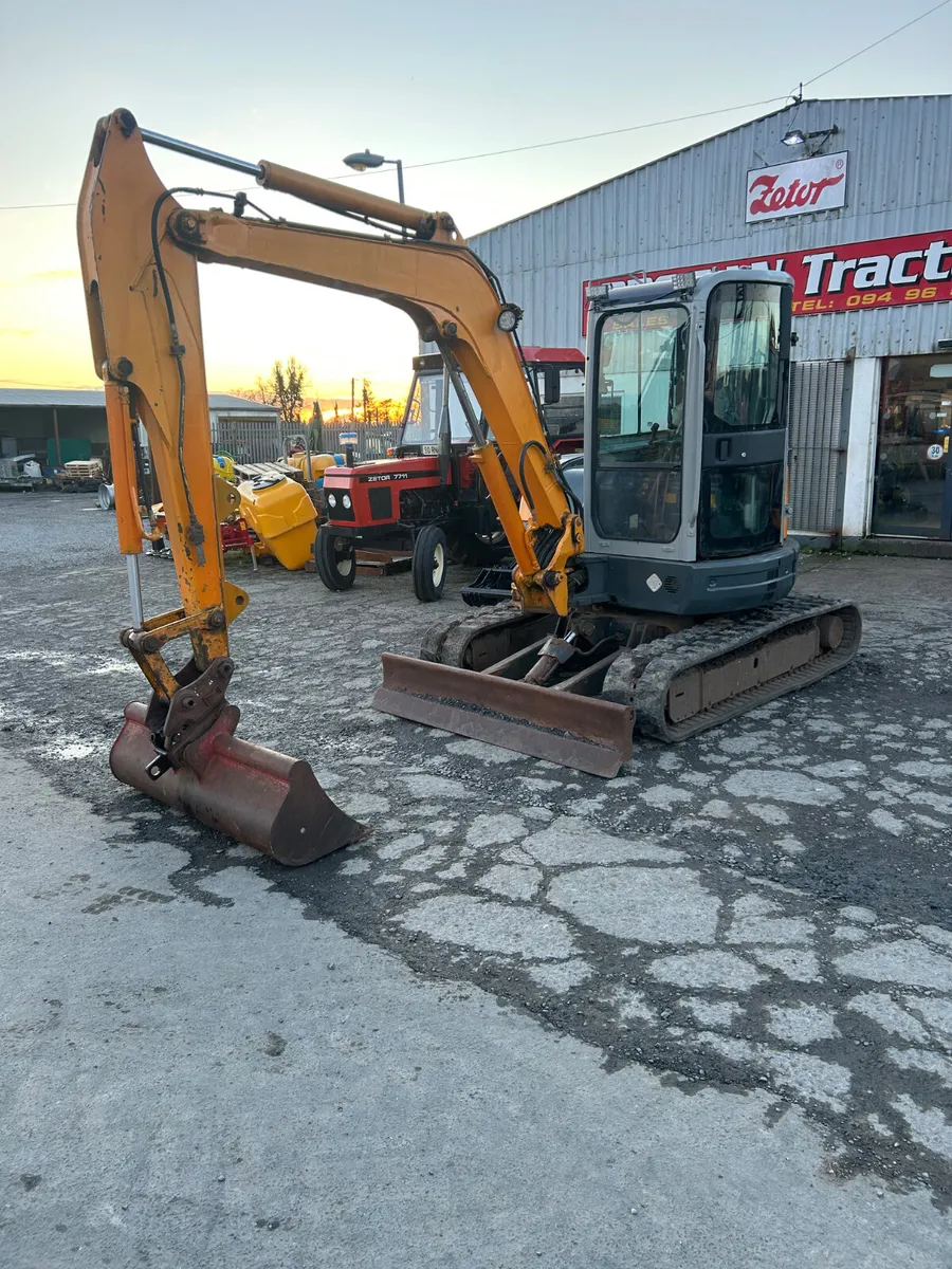 2006 New Holland Kobelco E50.2SR Digger - Image 1