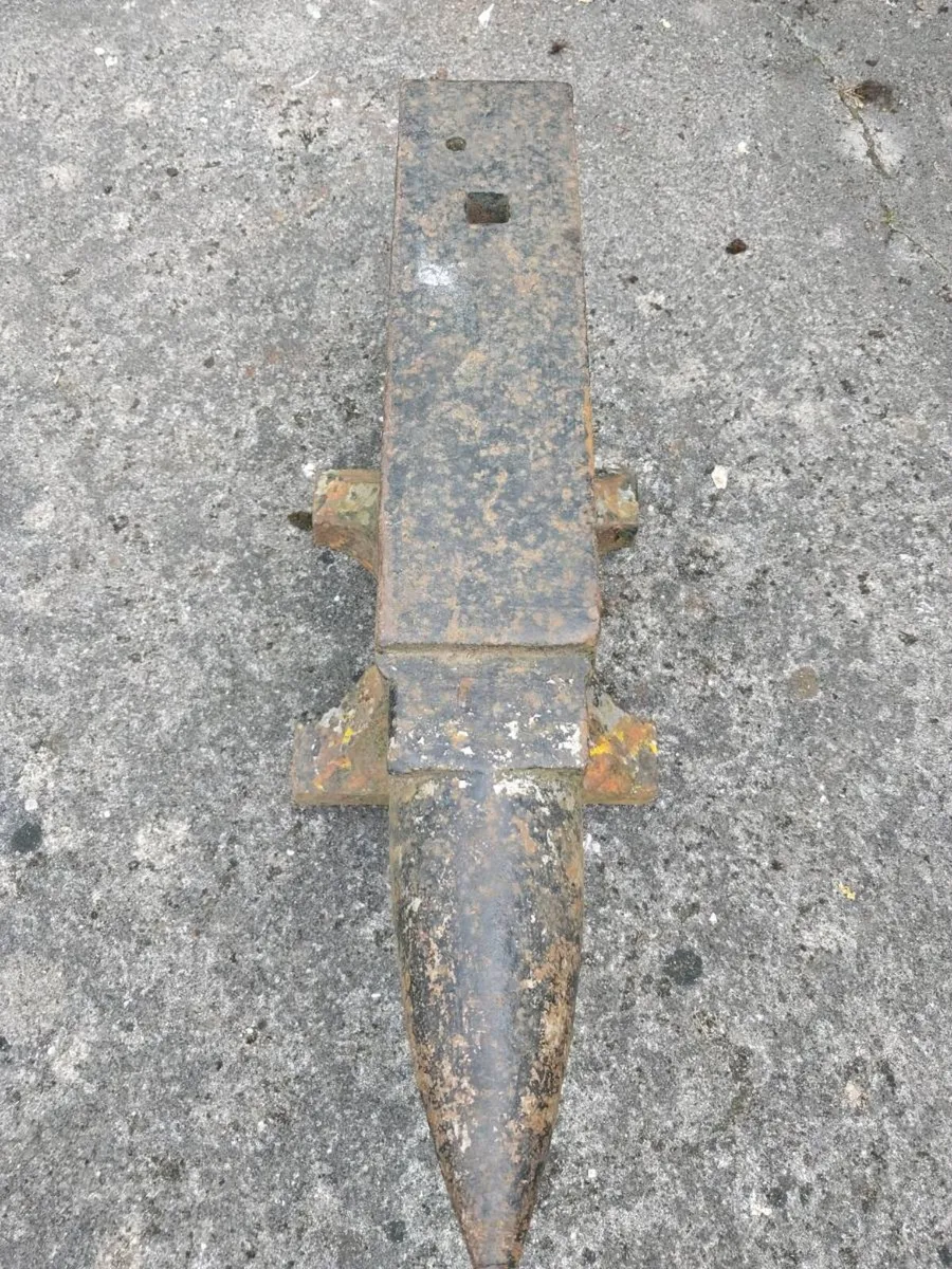 Blacksmiths Anvil - Image 4