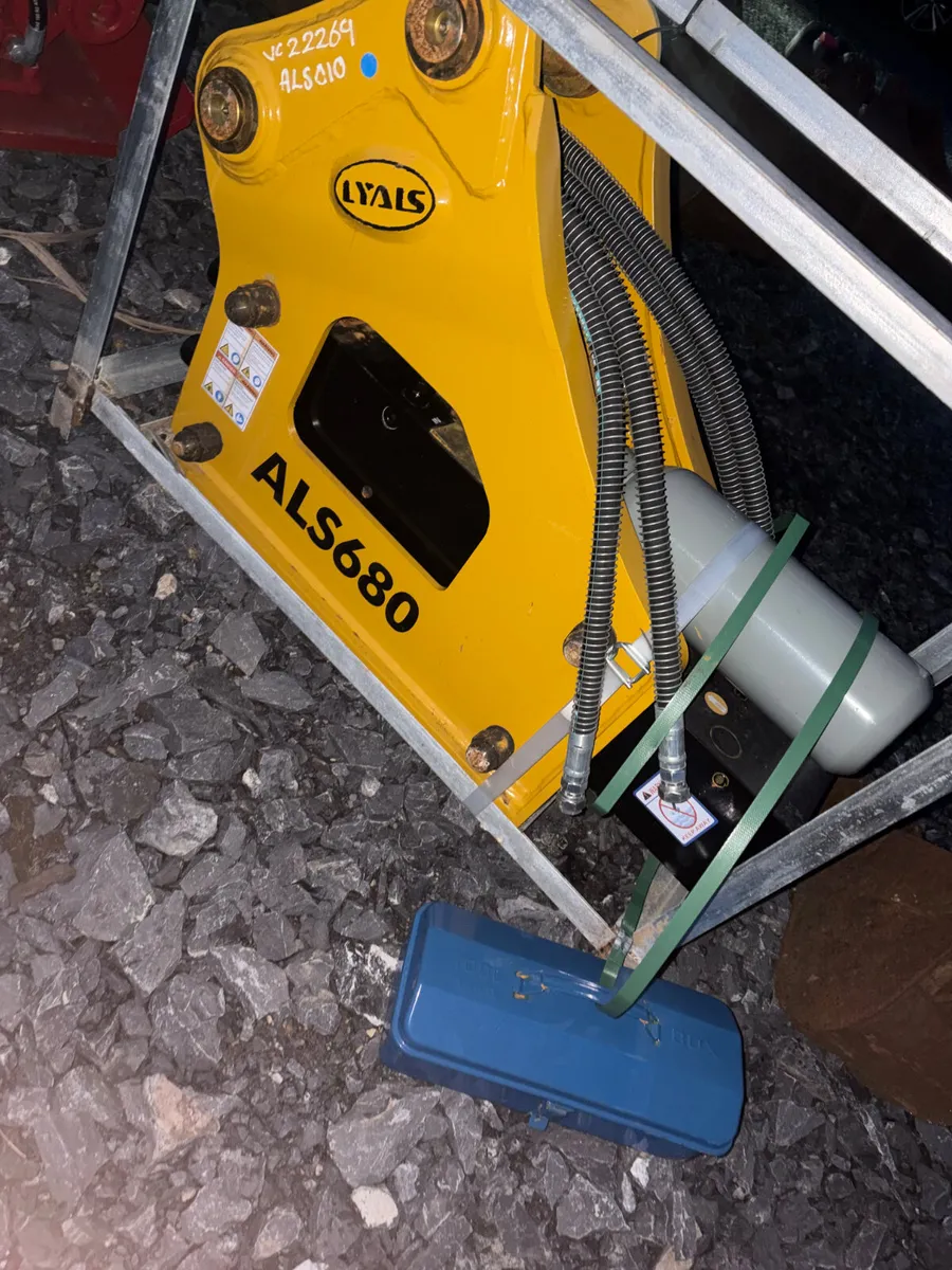 Unused Lyals 680 side mounted rock breaker - Image 1