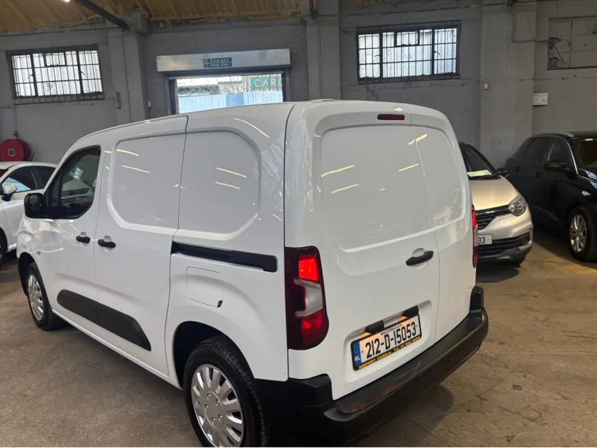Opel Combo MY21-L1H1-1.5 75PS-DSL-5 75PS-DSL-5SP 5 - Image 2
