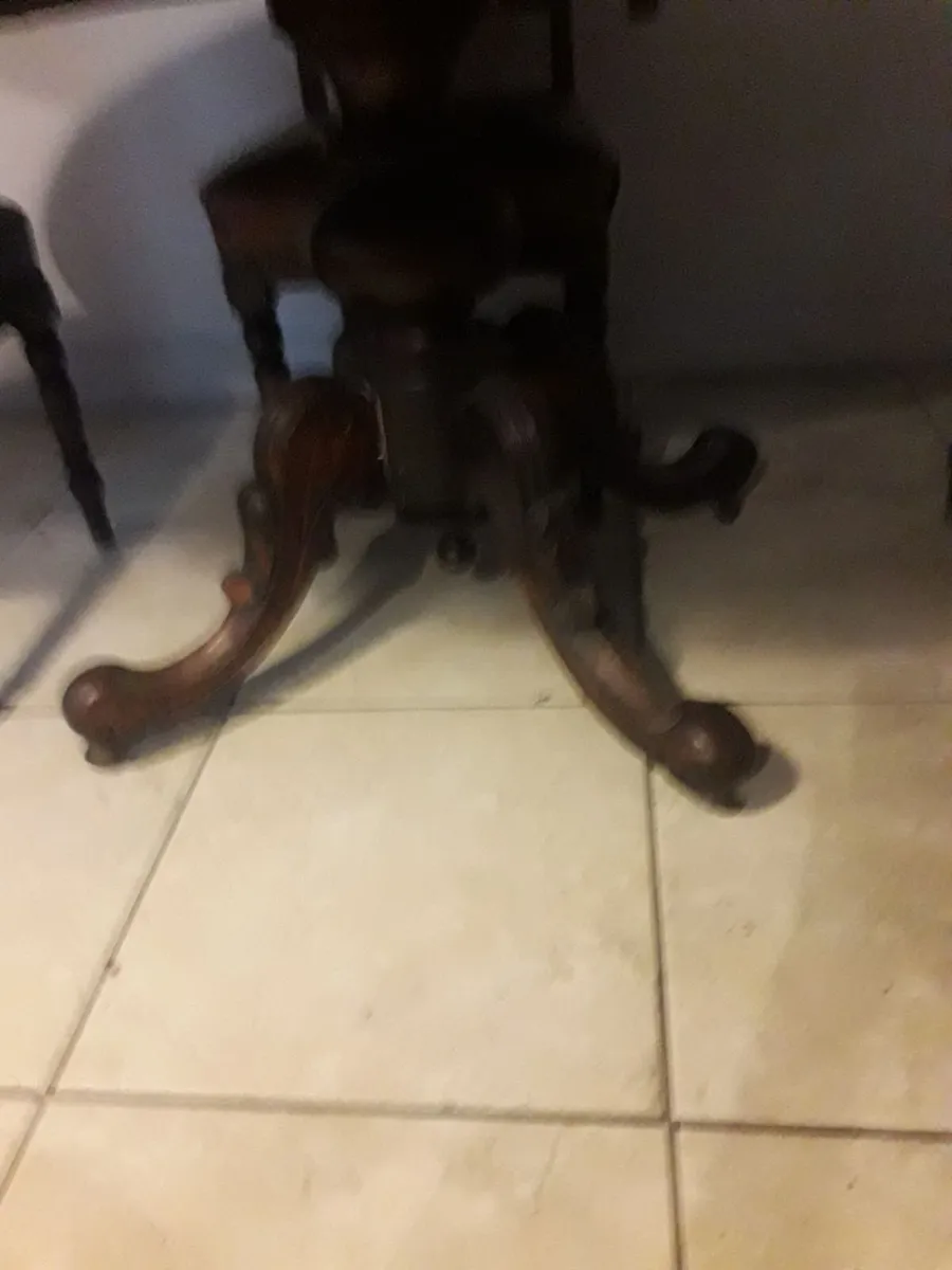 Table and Chairs - Image 2