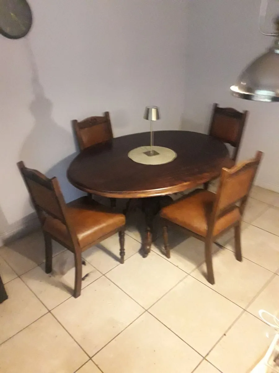 Table and Chairs - Image 4