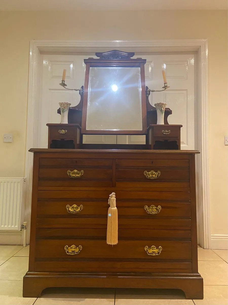 Antique dresser - Image 1