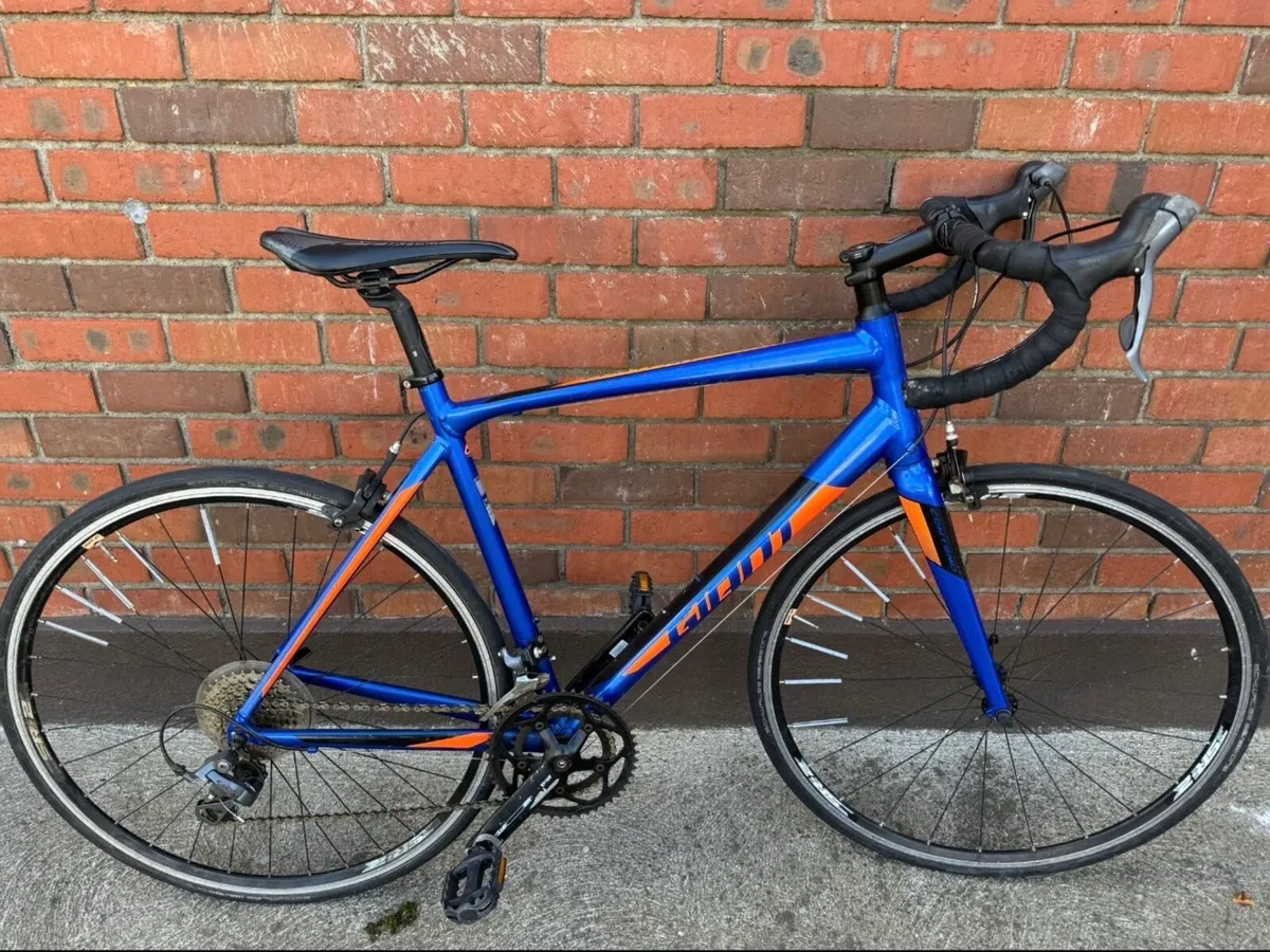 Giant contend racing bike - Image 1