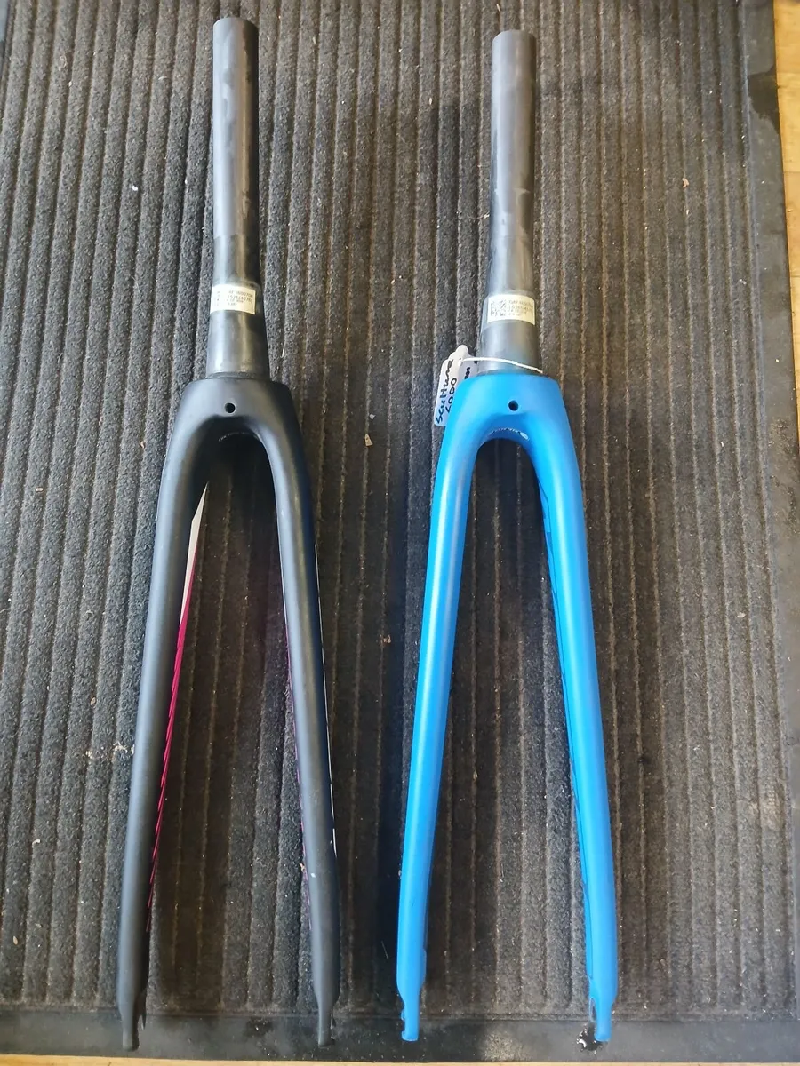 CARBON FIBRE FORKS RACING BIKE