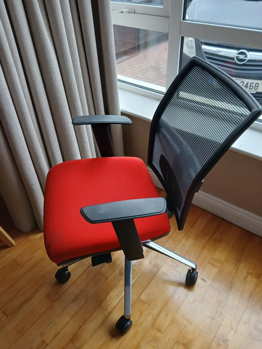Office Chair - Image 4