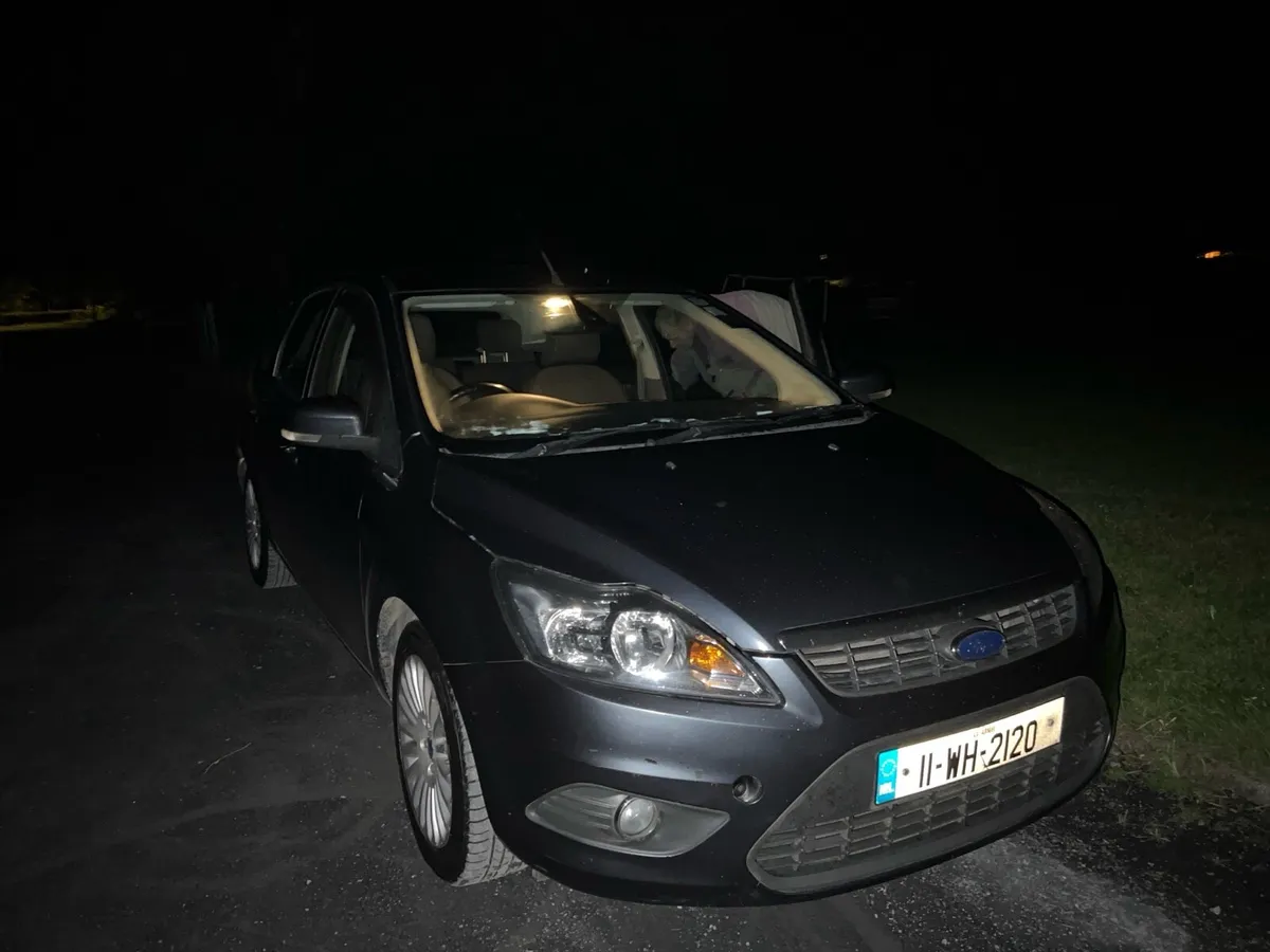 Ford Focus 2011 titanium read the description - Image 1