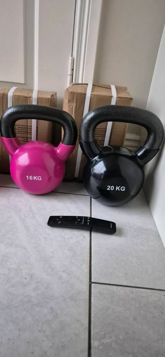 2xbrand new cast iron kettlebells - Image 1