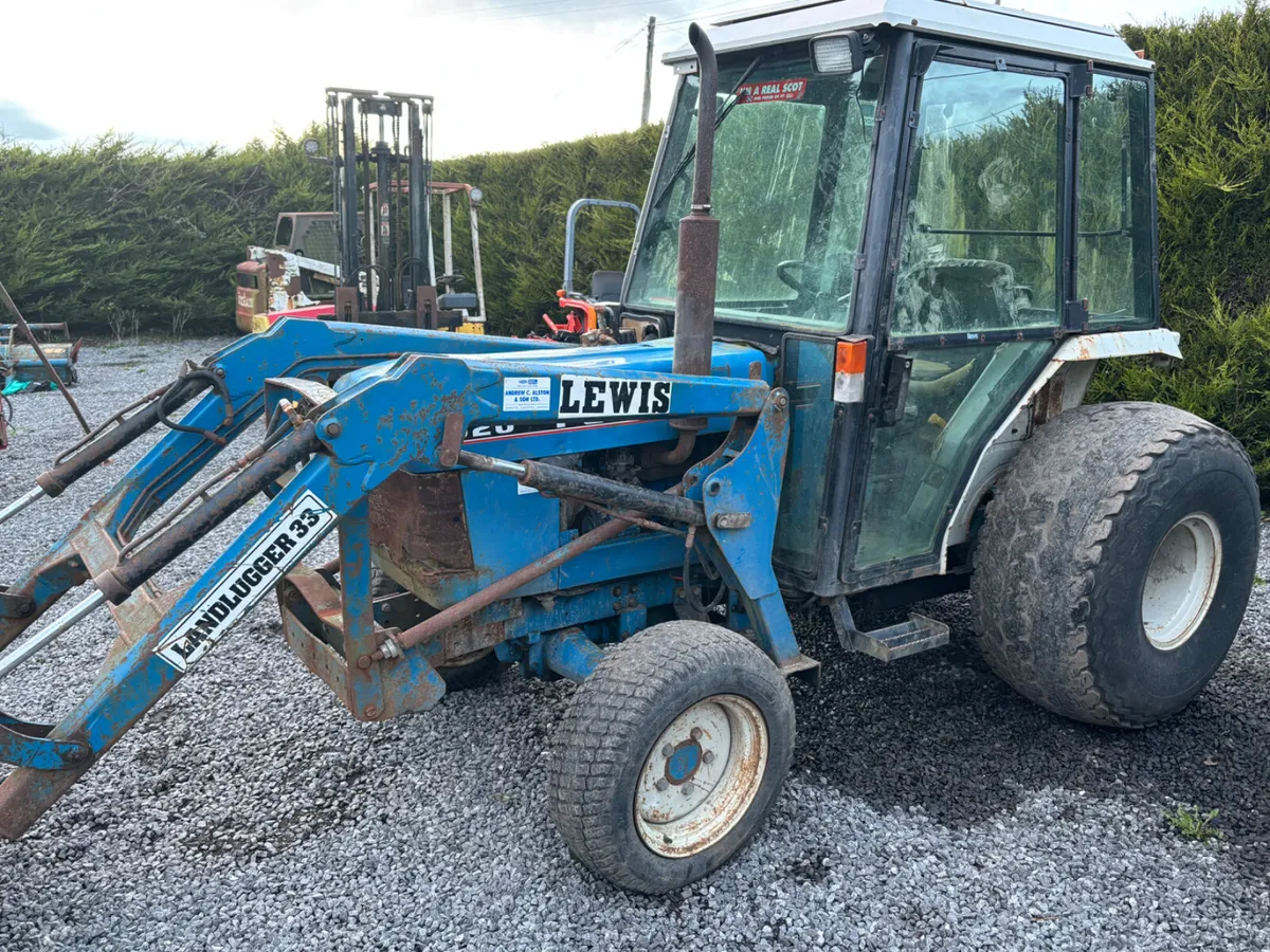 Ford 1920 compact tractor & loader - Image 1