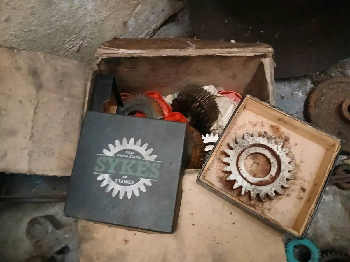 Sykes gear cutting machine - Image 4