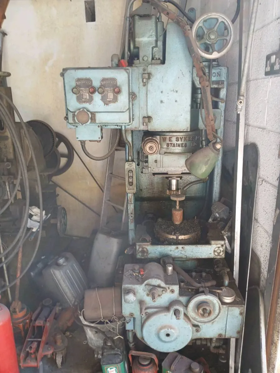 Sykes gear cutting machine - Image 1