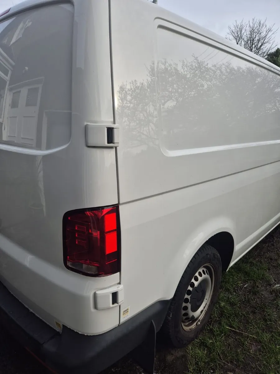 Volkswagen Transporter 2021 - Image 4