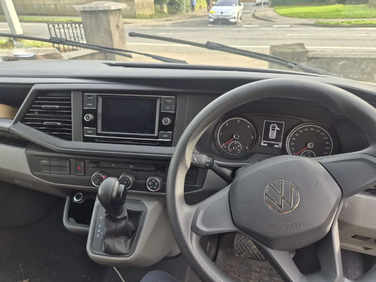 21 Volkswagan Transporter Auto 38km Highline - Image 4