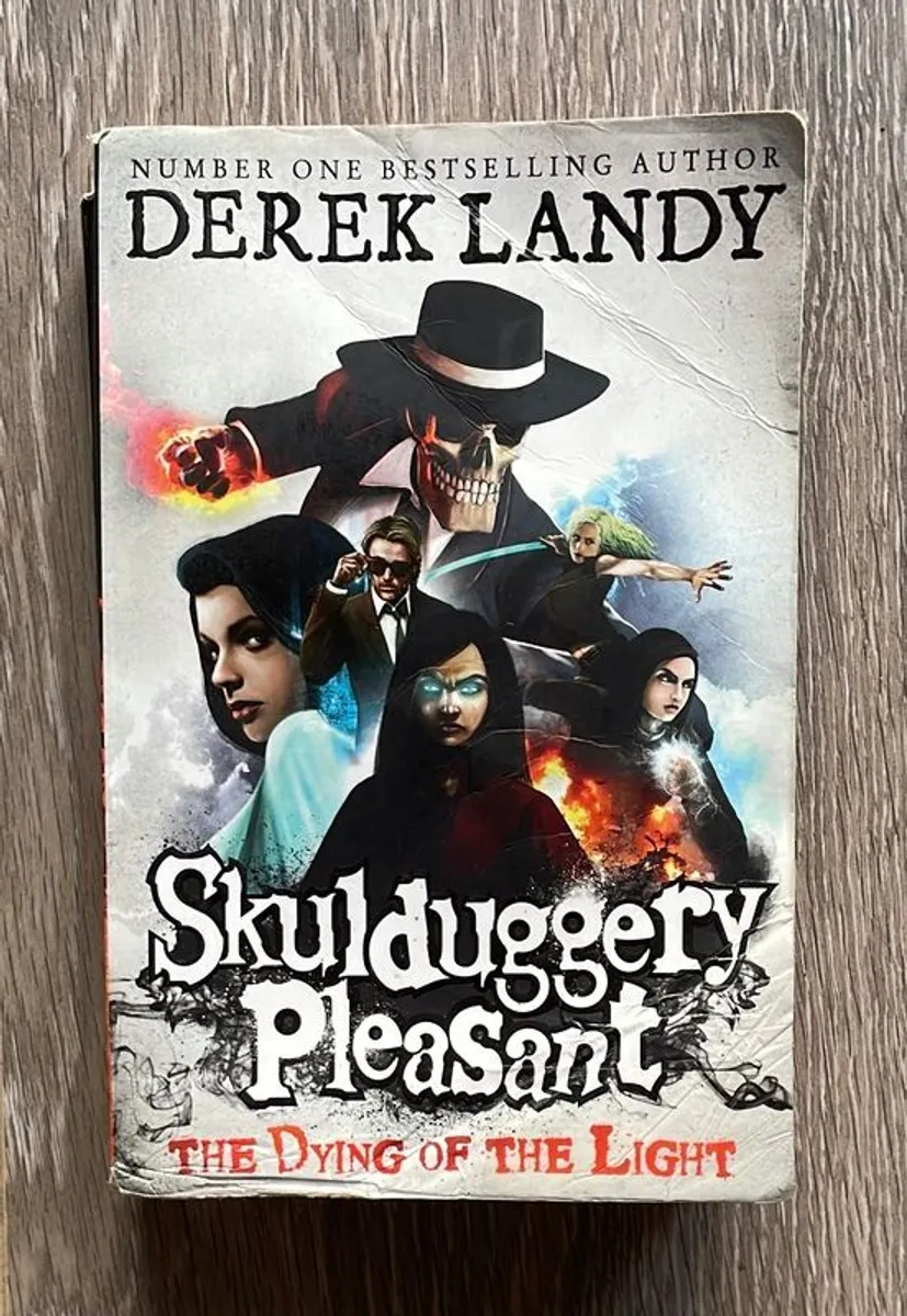 Children Books - 4 Skulduggery Pleasant Books PLUS 1 FREE - Image 3