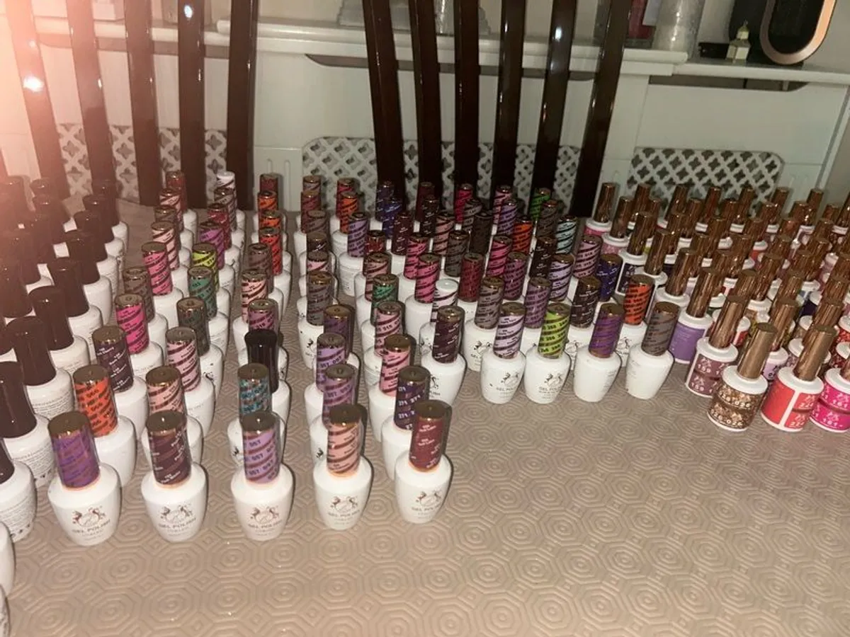 gel polish & nail varnish - Image 1