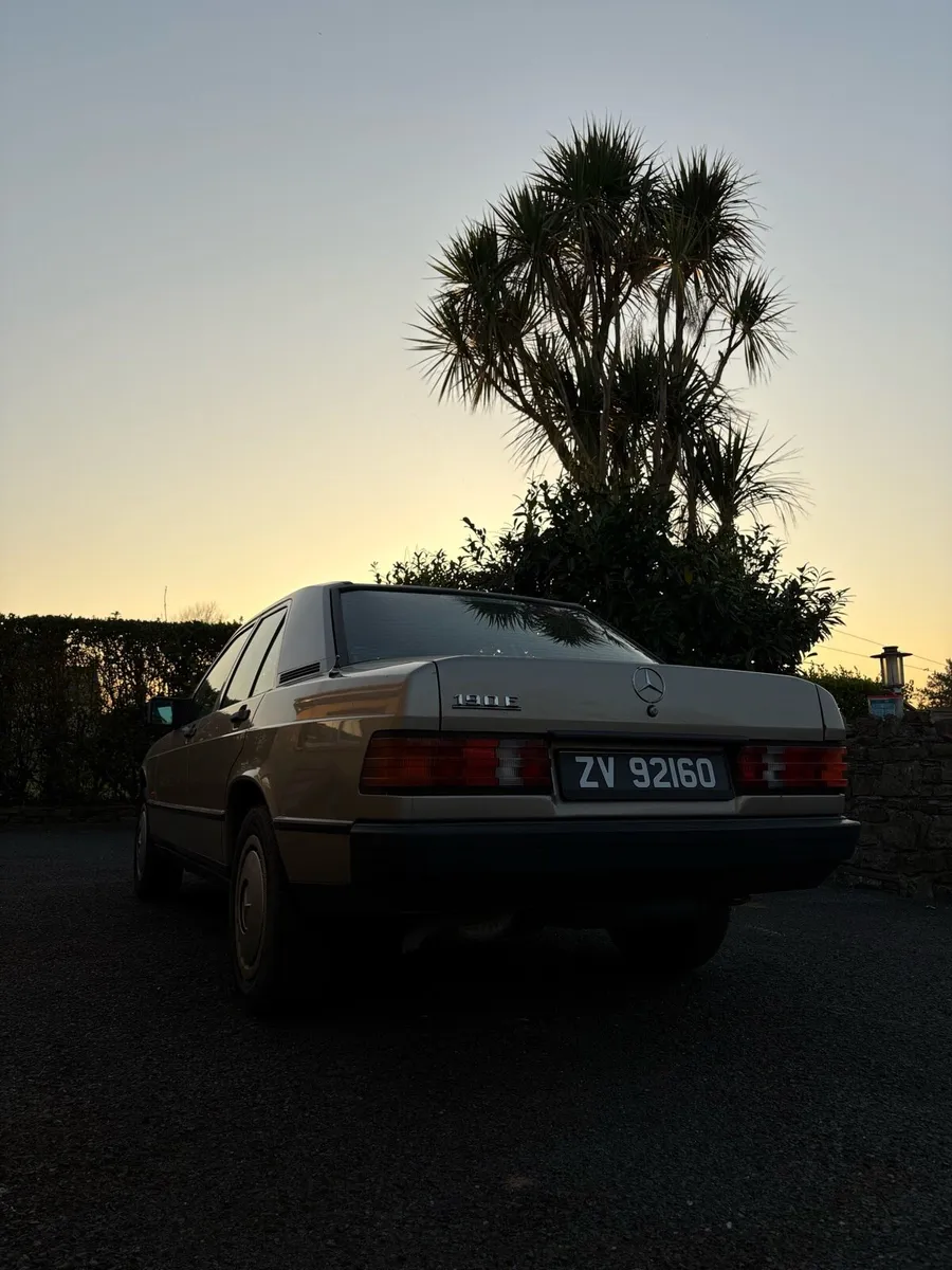Vintage 1988 Mercedes Benz - Image 4