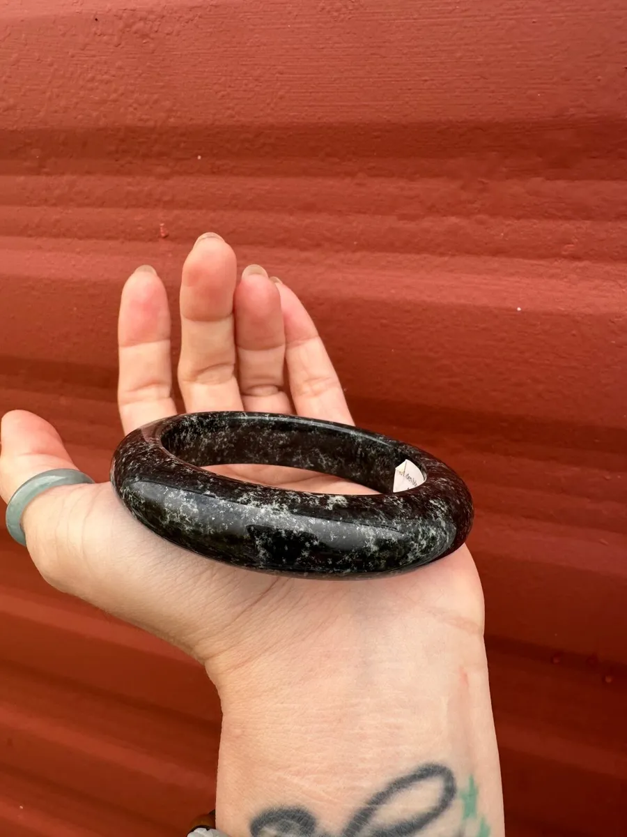Grade A Burma jadeite bangle - Image 1
