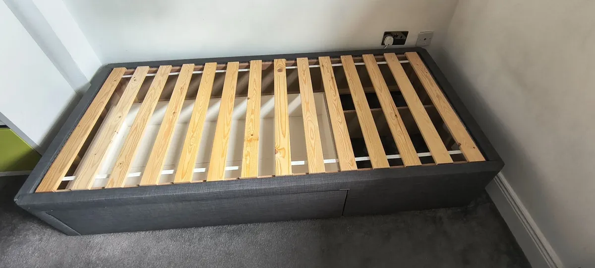 Bed frame - Image 1