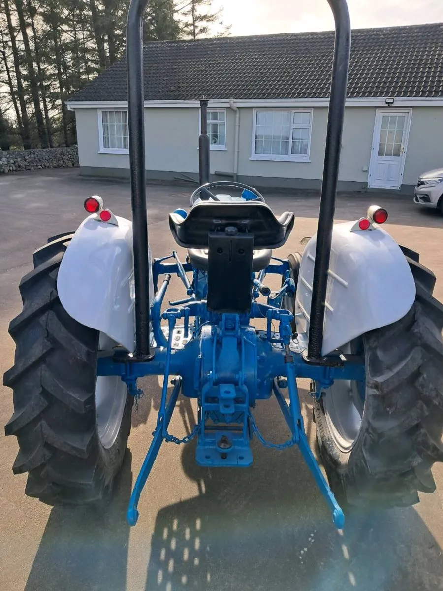 Ford Dexta - Image 4