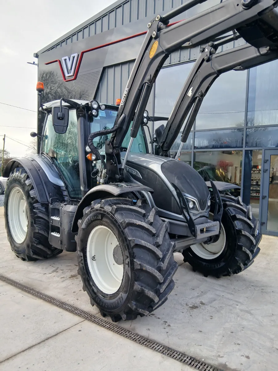 Valtra N174 & loader - Image 3