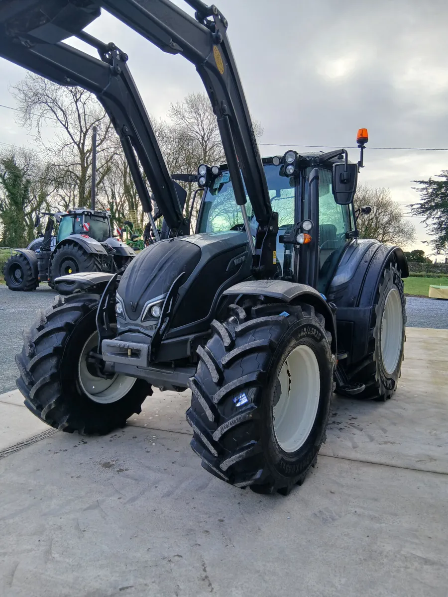 Valtra N174 & loader - Image 4