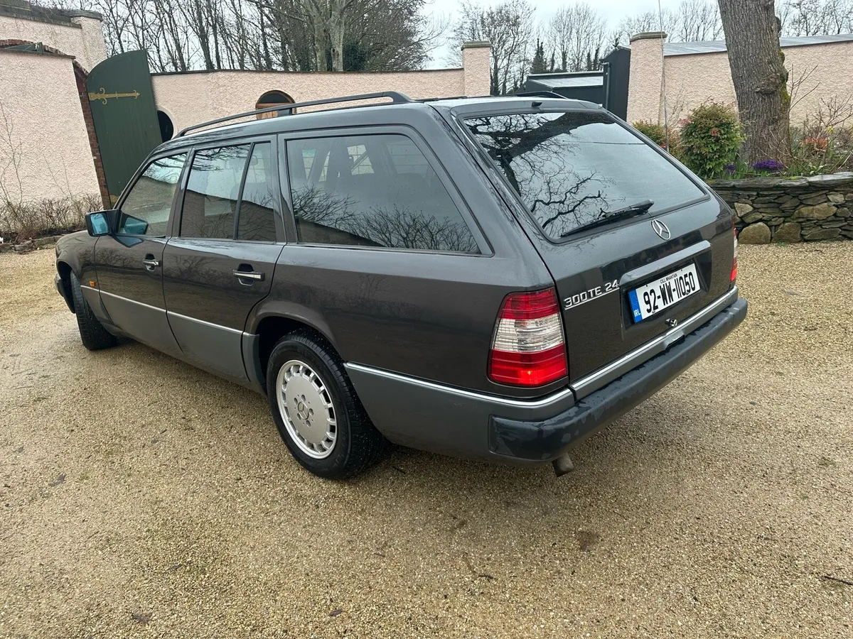 Mercedes 300 TE - Image 2