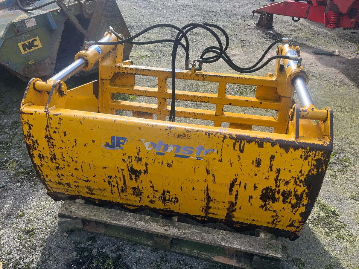 Used Johnson 4FT Shear Grab with Euro Brackets - Image 2