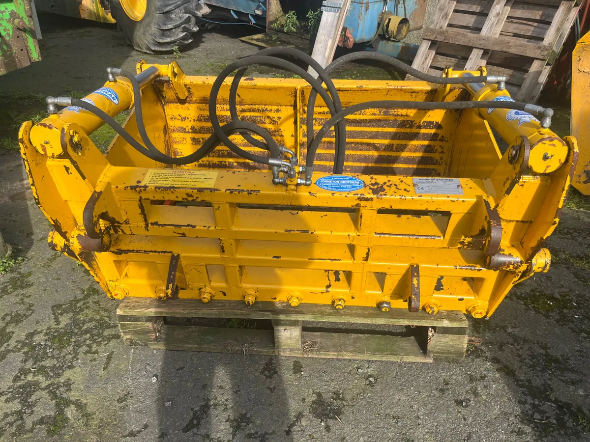 Used Johnson 4FT Shear Grab with Euro Brackets - Image 4